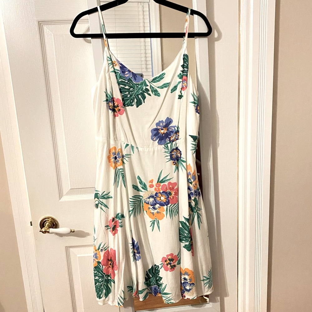 Women’s Old Navy summer dress, white floral size XL NWT
